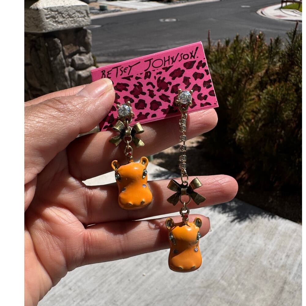 vintage Betsey Johnson Safari Collection Hippopotamus Mismatch Drop Earrings Y2K